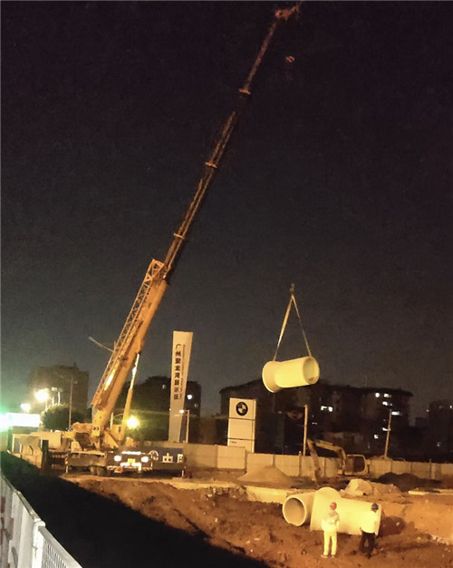 伊通“弯臂矫正”—— 吊车的 “形变补偿” 技术