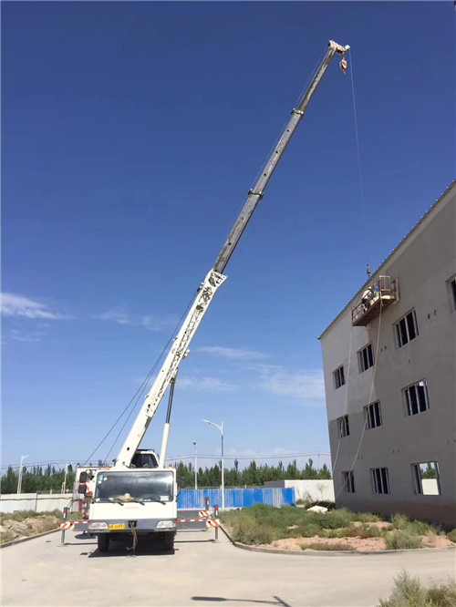 伊通“轻装强干”—— 吊车的 “轻量化臂架” 技术